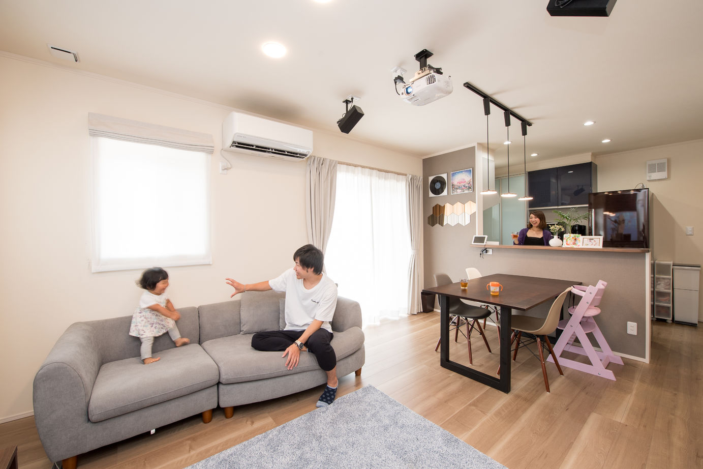 アルプスピアホーム ホームシアターの実現！大画面のスクリーンで映画鑑賞。「自分たちサイズで暮らす家」の建築実例画像3