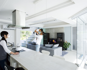 相馬建設 【2000万円台×こだわり実現】キッチンもRC造。広いリビングで、開放感たっぷりのモダンRC住宅【conon】の建築実例画像2