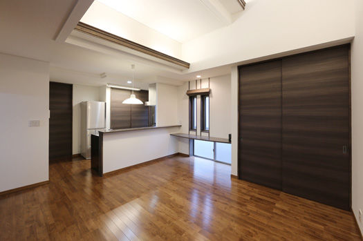 相馬建設 【ウッドデッキ付和モダン二世帯住宅】二世帯で暮らす上での動線や、将来も考えた間取り。【LIVIA】の建築実例画像7