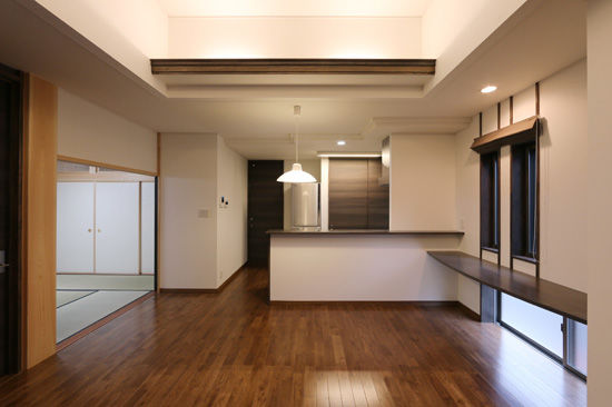 相馬建設 【ウッドデッキ付和モダン二世帯住宅】二世帯で暮らす上での動線や、将来も考えた間取り。【LIVIA】の建築実例画像8