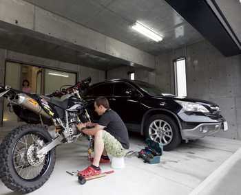 相馬建設 【2000万円台×ビルトインガレージ】ビルトインガレージで雨の日も安心！趣味を満喫できるRCの家【conon】の建築実例画像2