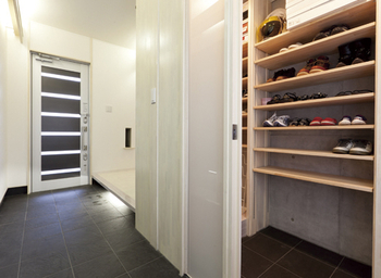 相馬建設 【2000万円台×ビルトインガレージ】ビルトインガレージで雨の日も安心！趣味を満喫できるRCの家【conon】の建築実例画像5