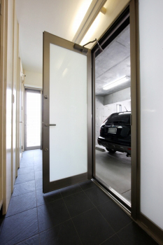 相馬建設 【2000万円台×ビルトインガレージ】ビルトインガレージで雨の日も安心！趣味を満喫できるRCの家【conon】の建築実例画像9