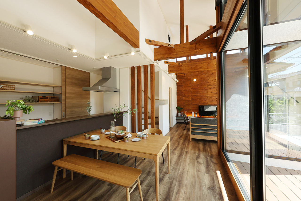 相馬建設 【間取図有｜2500～2999万円｜ウッドデッキ｜吹抜｜WIC】南国リゾートの別荘みたいな非日常感を楽しむ家の建築実例画像3