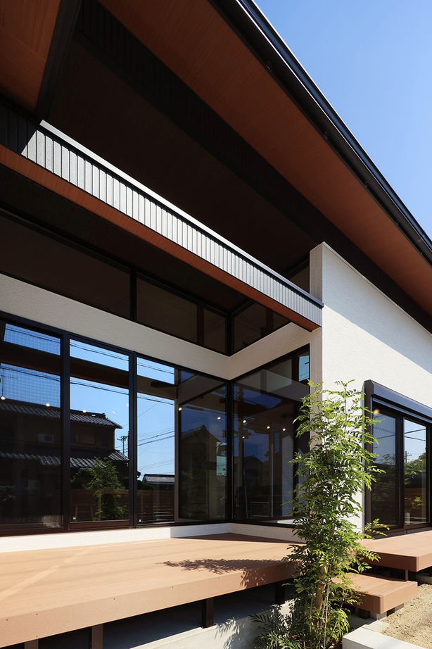 相馬建設 【間取図有｜2500～2999万円｜ウッドデッキ｜吹抜｜WIC】南国リゾートの別荘みたいな非日常感を楽しむ家の建築実例画像7