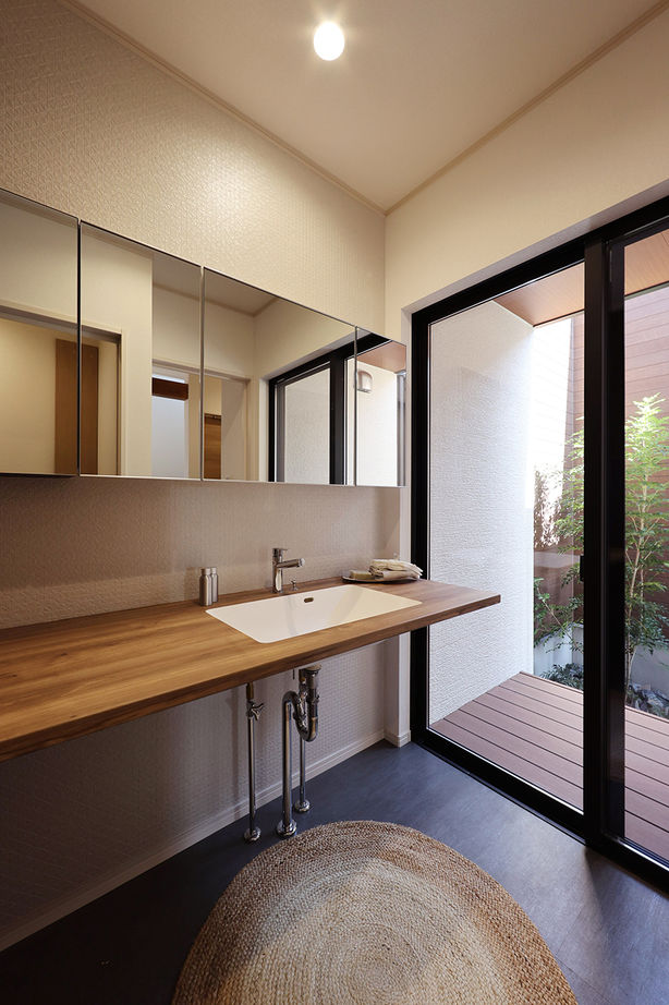 相馬建設 【間取図有｜2500～2999万円｜ウッドデッキ｜吹抜｜WIC】南国リゾートの別荘みたいな非日常感を楽しむ家の建築実例画像9