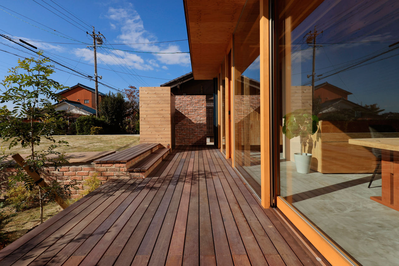 相馬建設 【愛知県｜2000万円台｜平屋＋α｜間取り有】玄関がない？！木・土間・コンクリートの建築家デザインの家の建築実例画像2