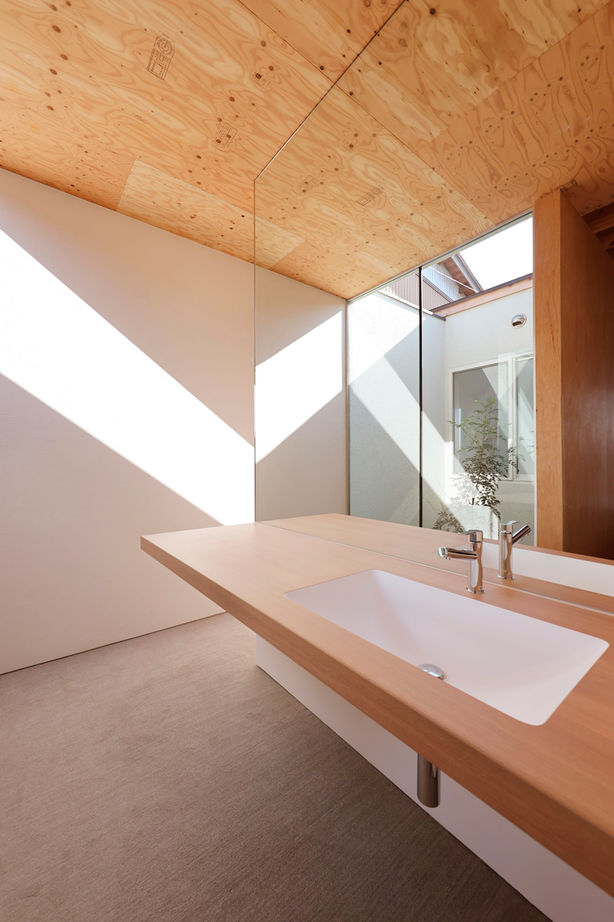 相馬建設 【愛知県｜2000万円台｜平屋＋α｜間取り有】玄関がない？！木・土間・コンクリートの建築家デザインの家の建築実例画像6