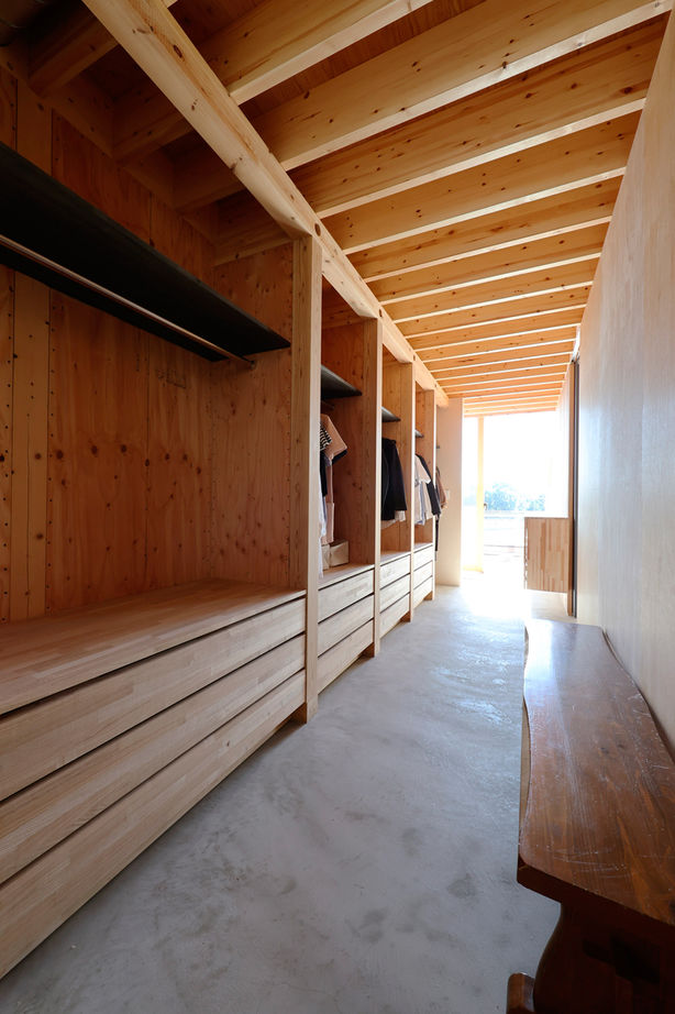 相馬建設 【愛知県｜2000万円台｜平屋＋α｜間取り有】玄関がない？！木・土間・コンクリートの建築家デザインの家の建築実例画像9