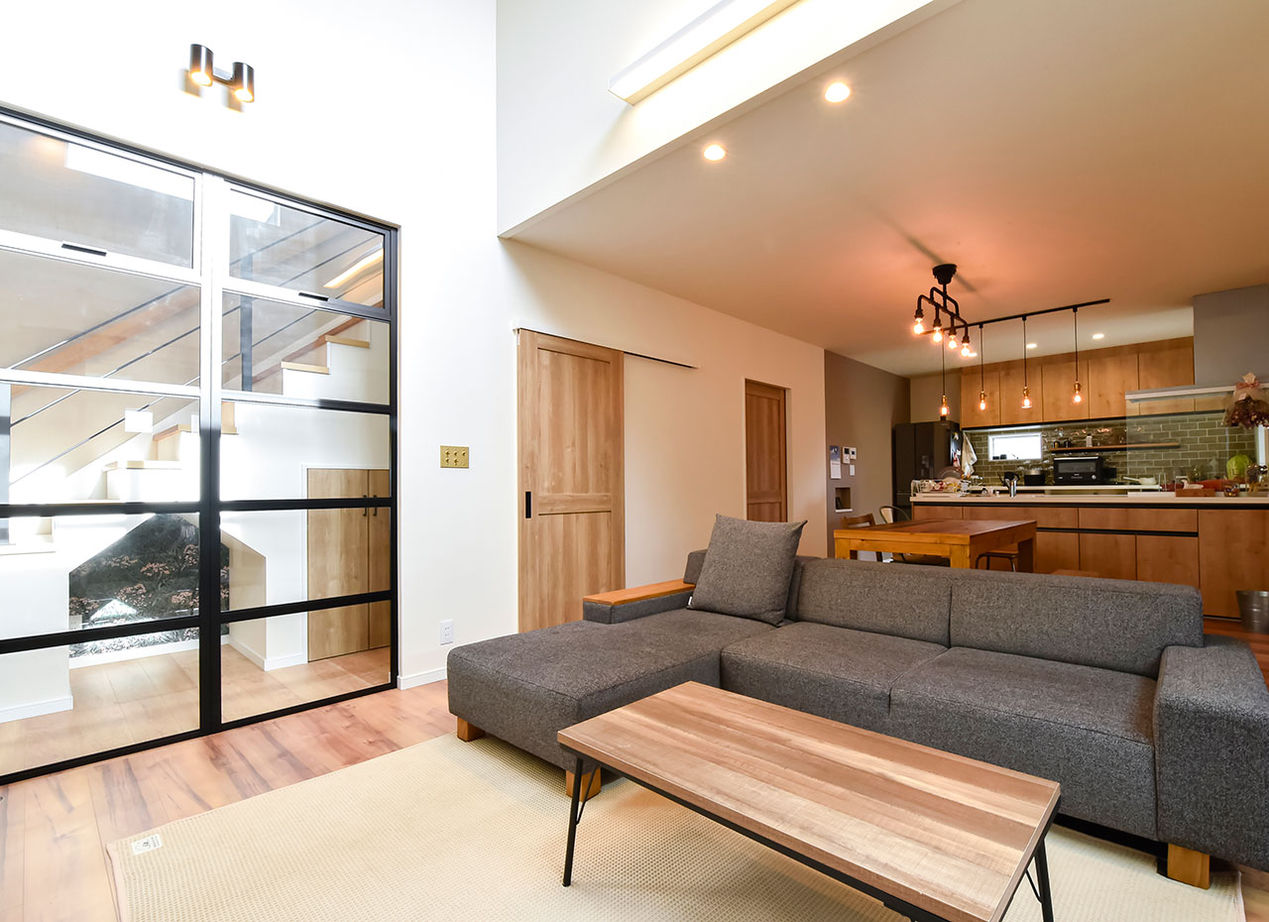 辰巳住宅 【間取り図あり/ DEN＋ウッドデッキ】カーテンレスでゆとりの住まいの建築実例画像2