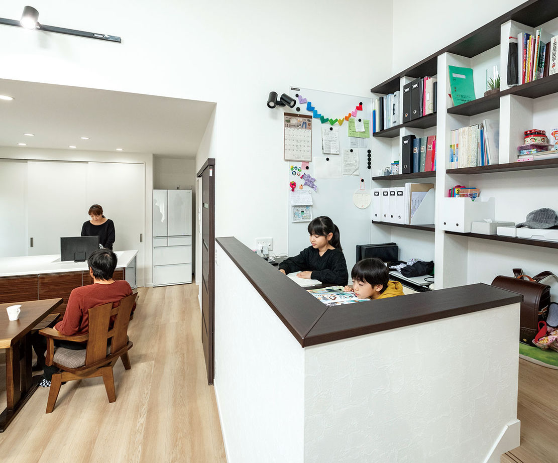 辰巳住宅 【間取り図あり/スキップフロア＋バルコニー】段差を楽しむ２世帯の家の建築実例画像5