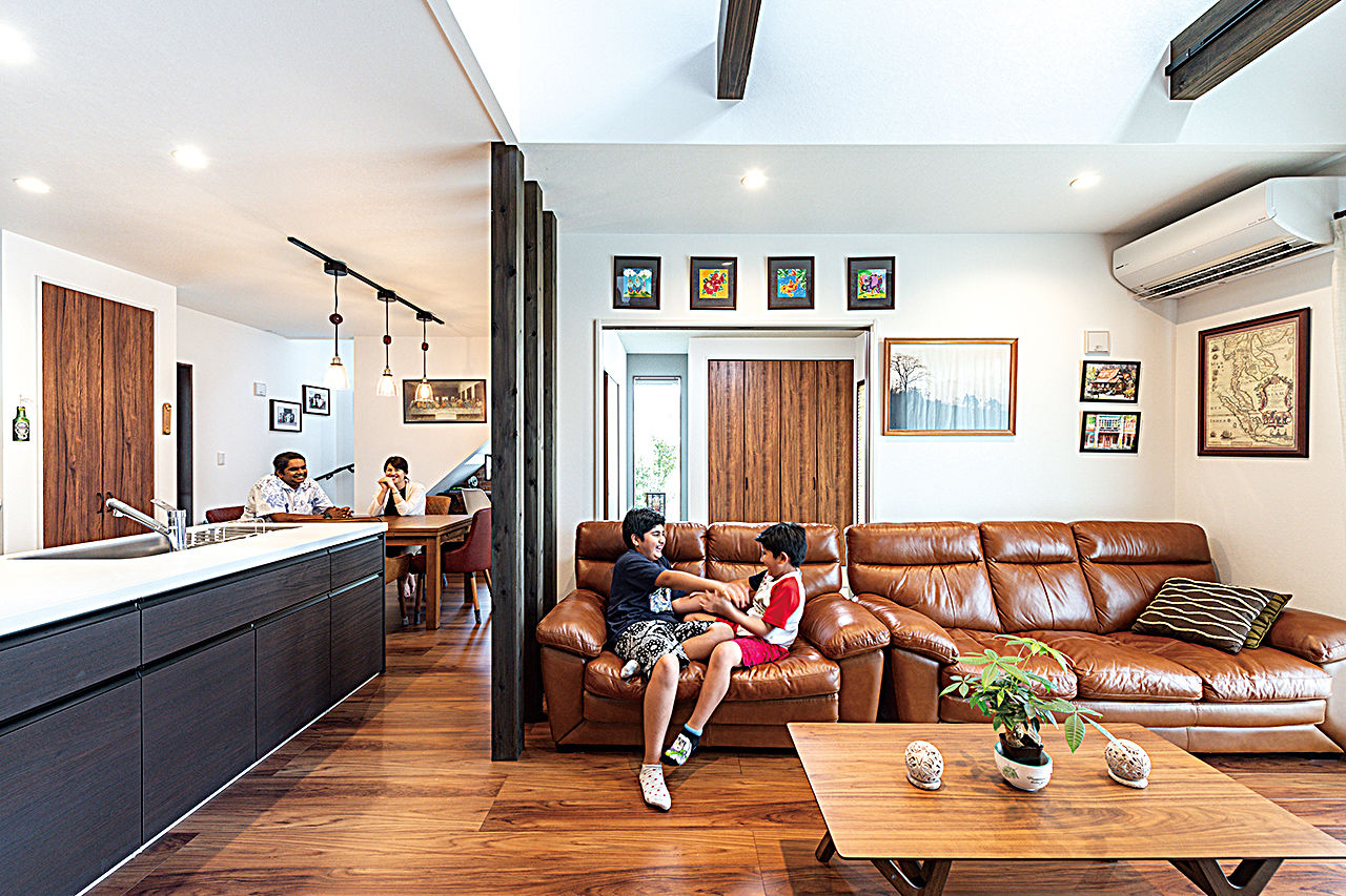 辰巳住宅 【間取り図あり/和室＋ホームシアター】洋風×吹き抜けのくつろぎ空間の建築実例画像2