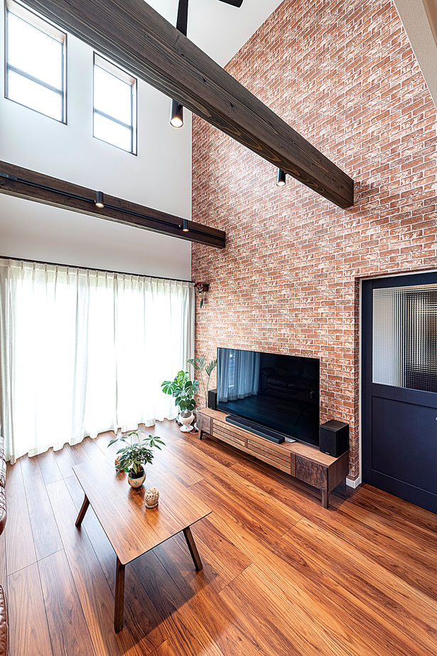 辰巳住宅 【間取り図あり/和室＋ホームシアター】洋風×吹き抜けのくつろぎ空間の建築実例画像3