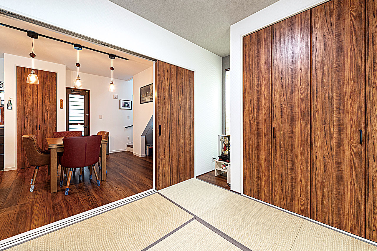 辰巳住宅 【間取り図あり/和室＋ホームシアター】洋風×吹き抜けのくつろぎ空間の建築実例画像4