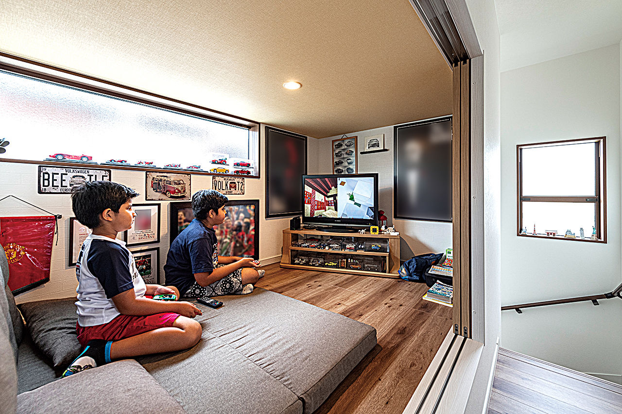 辰巳住宅 【間取り図あり/和室＋ホームシアター】洋風×吹き抜けのくつろぎ空間の建築実例画像6