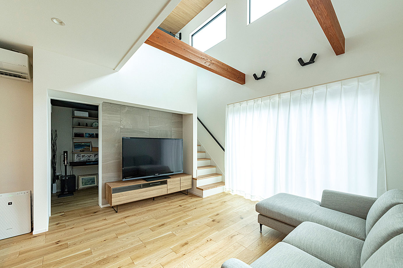 辰巳住宅 【間取り図有/ペットと暮らす】北欧スタイル×吹き抜けリビング×スキップフロア。スムーズ動線の家の建築実例画像3