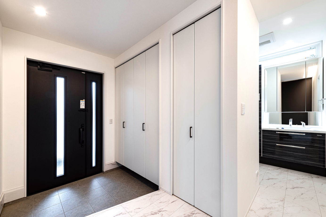 辰巳住宅 【間取り図あり/３LDK＋和室】間接照明が彩る平屋の建築実例画像3