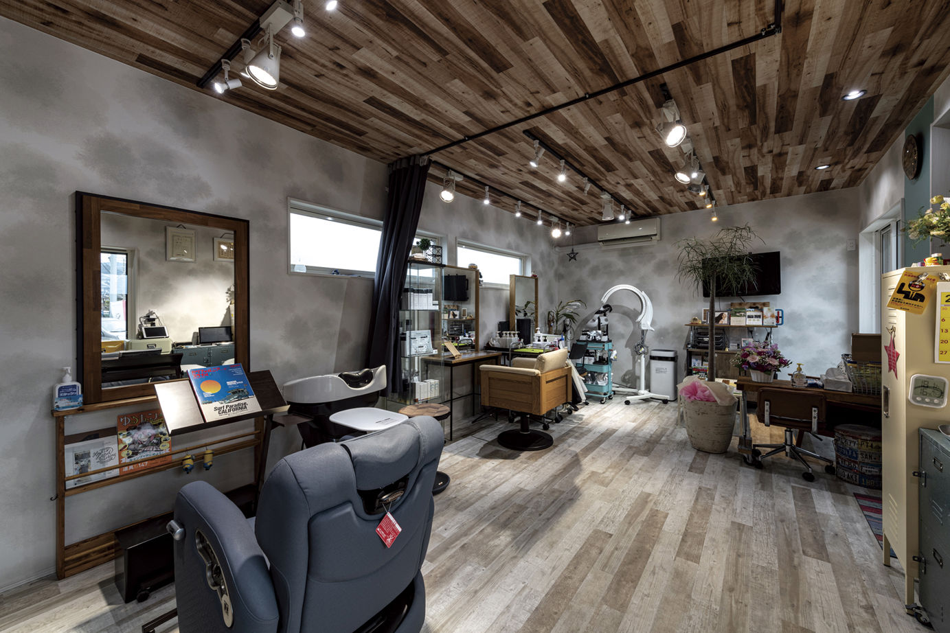 辰巳住宅 【美容室/2階リビング/間取り図有】愛猫・愛犬との暮らしを楽しめる店舗併用住宅の建築実例画像2