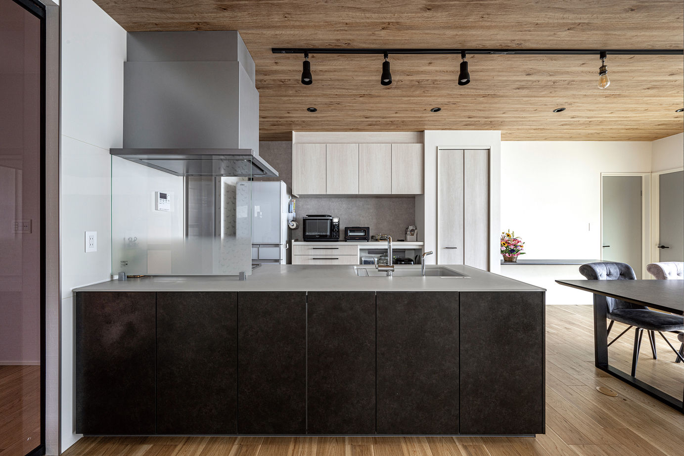 辰巳住宅 【ガレージ×平屋】こだわりの設備と空間で愛犬も快適な平屋の建築実例画像4