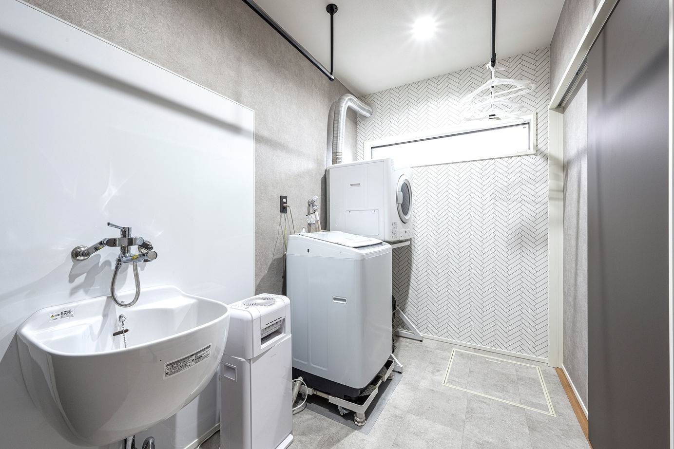 辰巳住宅 【ガレージ×平屋】こだわりの設備と空間で愛犬も快適な平屋の建築実例画像5