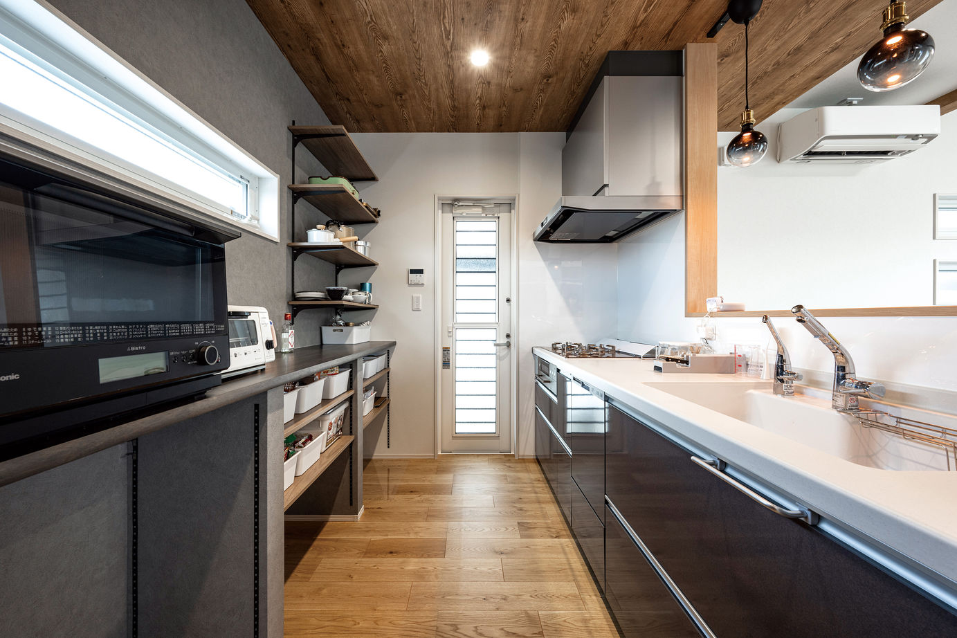 辰巳住宅 【5LDK/間取り図あり】細かなこだわりが映えるシックで柔らかい5LDK書斎のある家の建築実例画像6