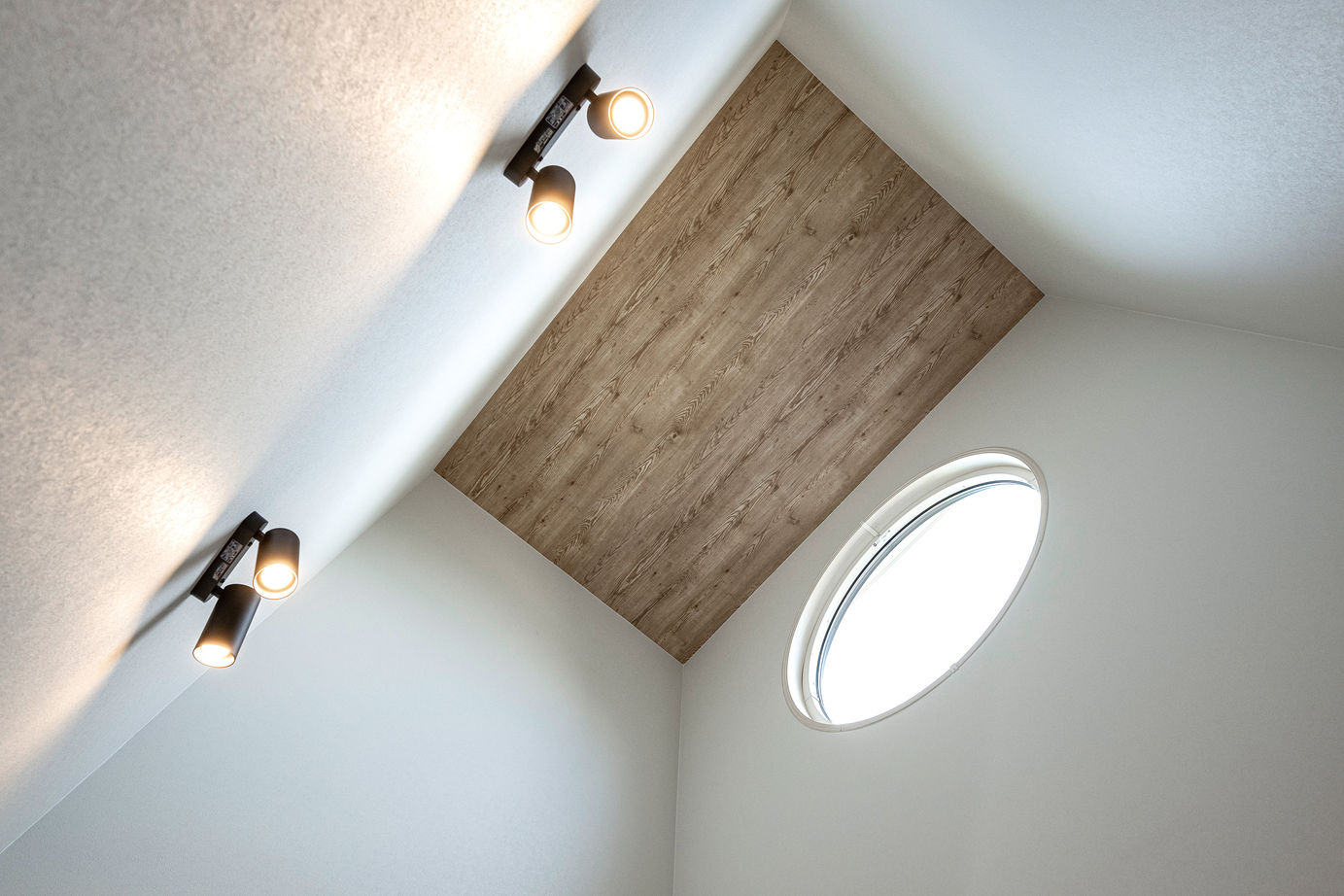 辰巳住宅 【5LDK/間取り図あり】細かなこだわりが映えるシックで柔らかい5LDK書斎のある家の建築実例画像10