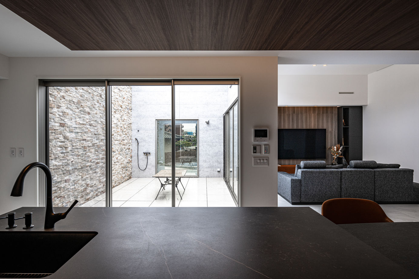 辰巳住宅 【平屋／84.6坪／ビルトインガレージ】建築士と共に上質な住空間を追求した、満足度100％の家の建築実例画像4