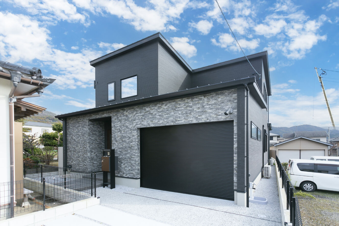 辰巳住宅 愛車と暮らすビルトインガレージの家の建築実例画像2