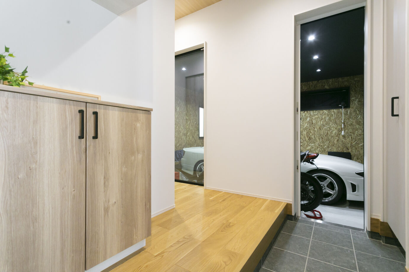 辰巳住宅 愛車と暮らすビルトインガレージの家の建築実例画像6