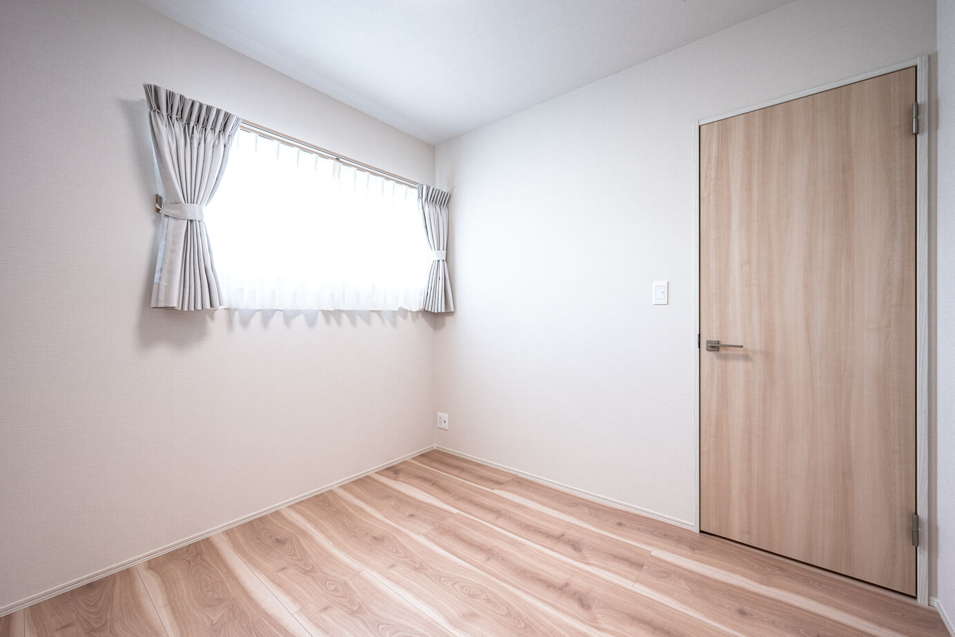 辰巳住宅 【広々90坪以上】芝庭と吹き抜けリビングの家の建築実例画像10