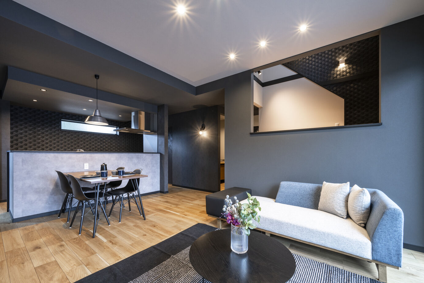 辰巳住宅 【ブラック×インダストリアル カフェ風な空間】３LDK/スキップフロア/書斎の建築実例画像2