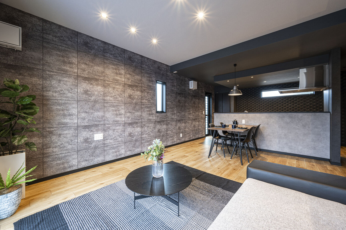 辰巳住宅 【ブラック×インダストリアル カフェ風な空間】３LDK/スキップフロア/書斎の建築実例画像3