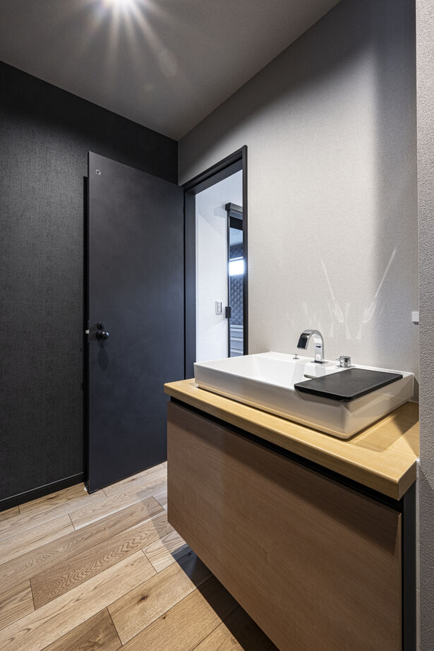 辰巳住宅 【ブラック×インダストリアル カフェ風な空間】３LDK/スキップフロア/書斎の建築実例画像8