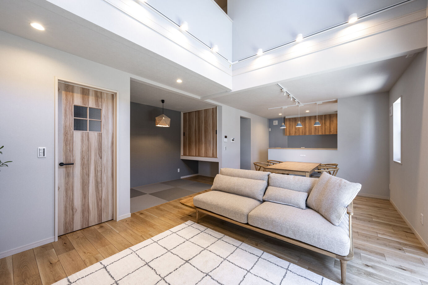 辰巳住宅 【木の温もり感じる ホワイトナチュラルハウス】間取り図有/ランドリールーム/DENの建築実例画像2