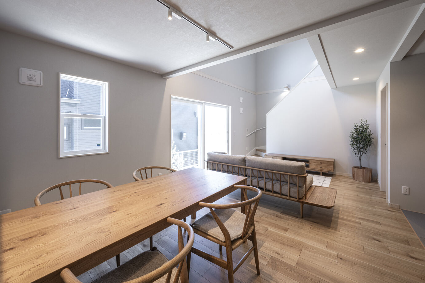 辰巳住宅 【木の温もり感じる ホワイトナチュラルハウス】間取り図有/ランドリールーム/DENの建築実例画像5