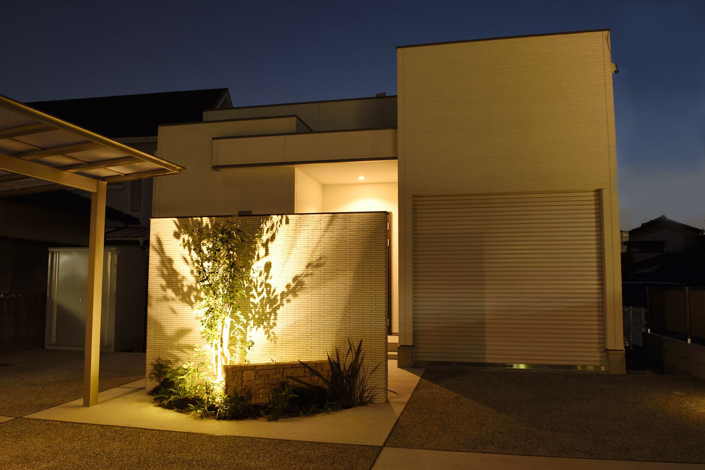 パナソニックビルダーズグループ　芙蓉ホーム 【2000万円台/3LDK/平屋/35.1坪/大容量の納戸/ビルトインガレージ/白のシンプルモダン】の建築実例画像2