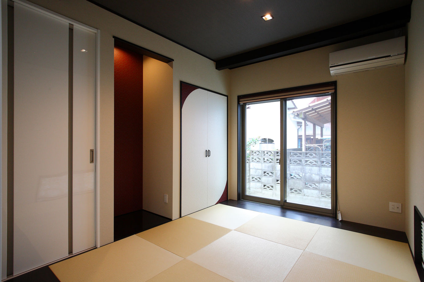 パナソニックビルダーズグループ　芙蓉ホーム 【2000万円台/3LDK/平屋/35.1坪/大容量の納戸/ビルトインガレージ/白のシンプルモダン】の建築実例画像4