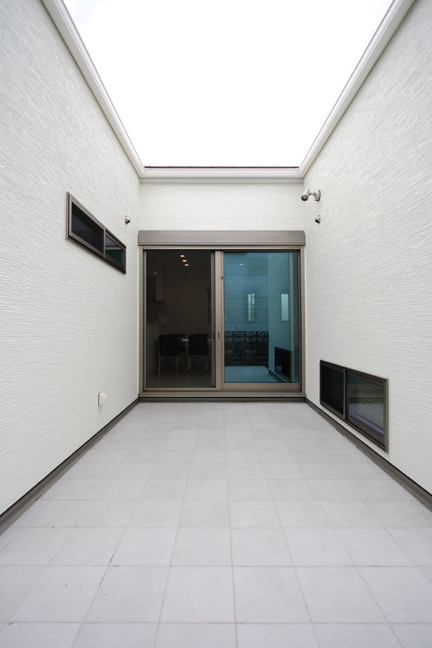 パナソニックビルダーズグループ　芙蓉ホーム 【2000万円台/3LDK/平屋/35.1坪/大容量の納戸/ビルトインガレージ/白のシンプルモダン】の建築実例画像6