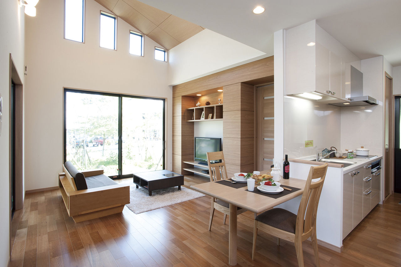 パナソニックビルダーズグループ　芙蓉ホーム 【～1499万円/30.2坪/大屋根/リビング勾配天井/インナーガレージ/玄関ホールデザイン壁】晩年を快適に過ごす夫婦理想の住まいの建築実例画像2