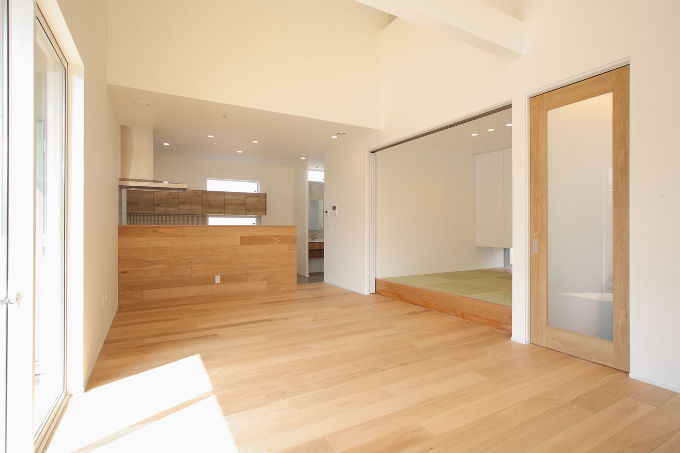 パナソニックビルダーズグループ　芙蓉ホーム 【2000万円以内/4LDK＋インナーテラス/LDK+挽き板フロア/吹抜/モダンデザイン/土間床】の建築実例画像2