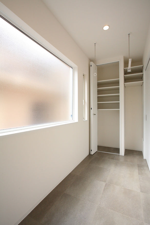 パナソニックビルダーズグループ　芙蓉ホーム 【2000万円以内/4LDK＋インナーテラス/LDK+挽き板フロア/吹抜/モダンデザイン/土間床】の建築実例画像3