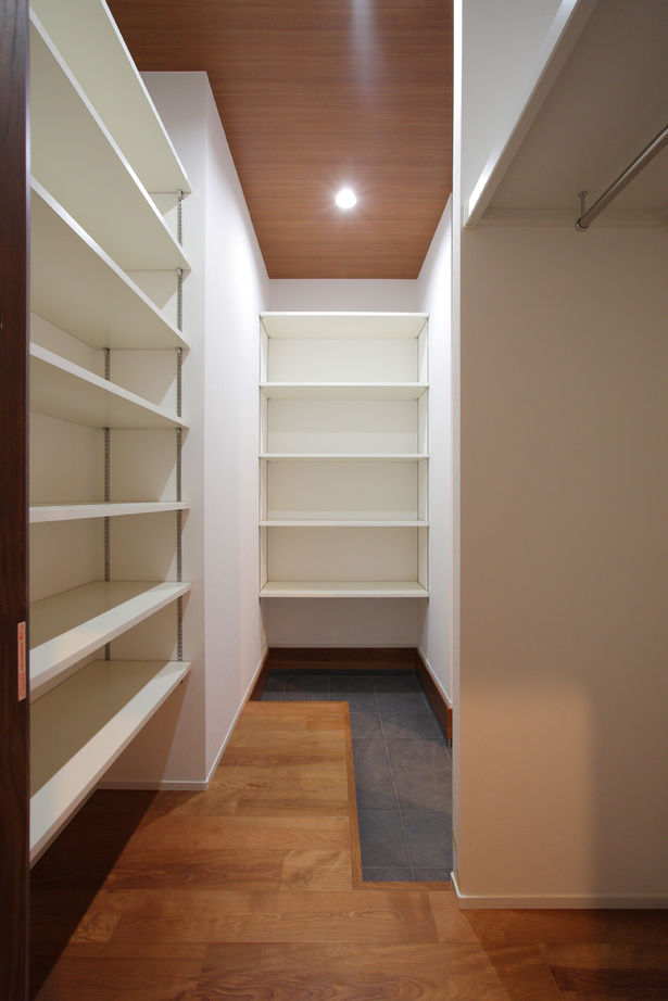 パナソニックビルダーズグループ　芙蓉ホーム 【2000万円台/4LDK/LDK30帖/書斎コーナー/折り上げ天井/オープンキッチン】の建築実例画像3