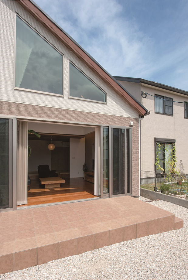 パナソニックビルダーズグループ　芙蓉ホーム 【1000万円台/37.9坪/LDK30帖+小上り和室6帖/LDK挽き板フロア/勾配天井】の建築実例画像8