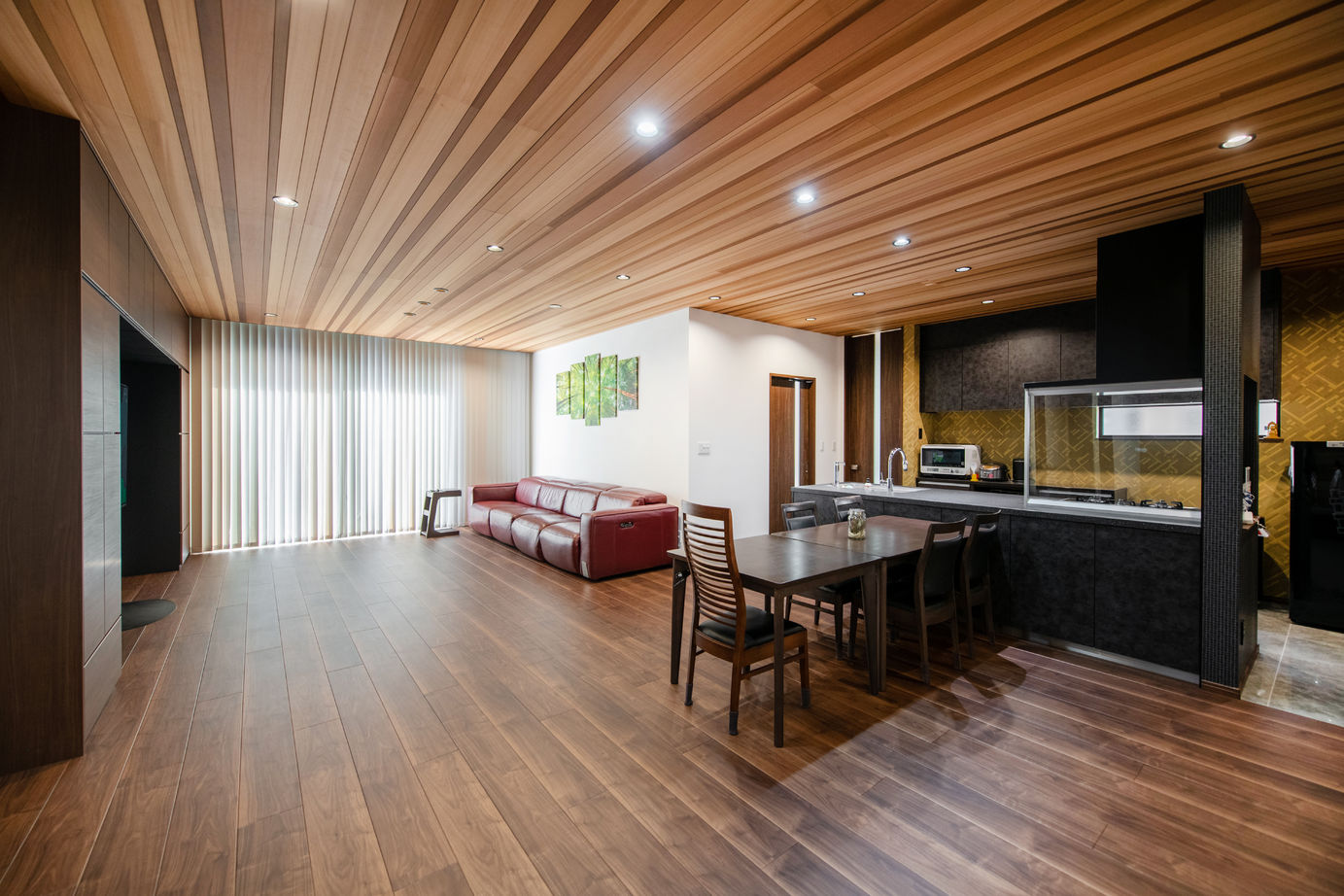 パナソニックビルダーズグループ　芙蓉ホーム 【2000万円台/大空間LDK/3LDK+小屋裏収納14.5帖/平屋/43.9坪/天井レッドシダー】の建築実例画像3