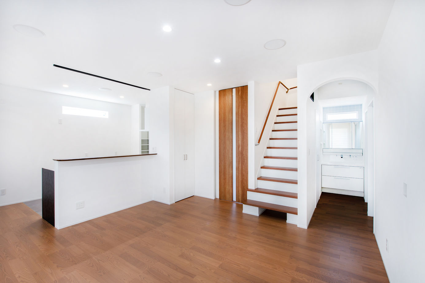 パナソニックビルダーズグループ　芙蓉ホーム 【2000万円台/4LDK/36坪/20畳LDK/大容量パントリー/家事動線重視/ランドリールーム/ファミリークローゼット】の建築実例画像2