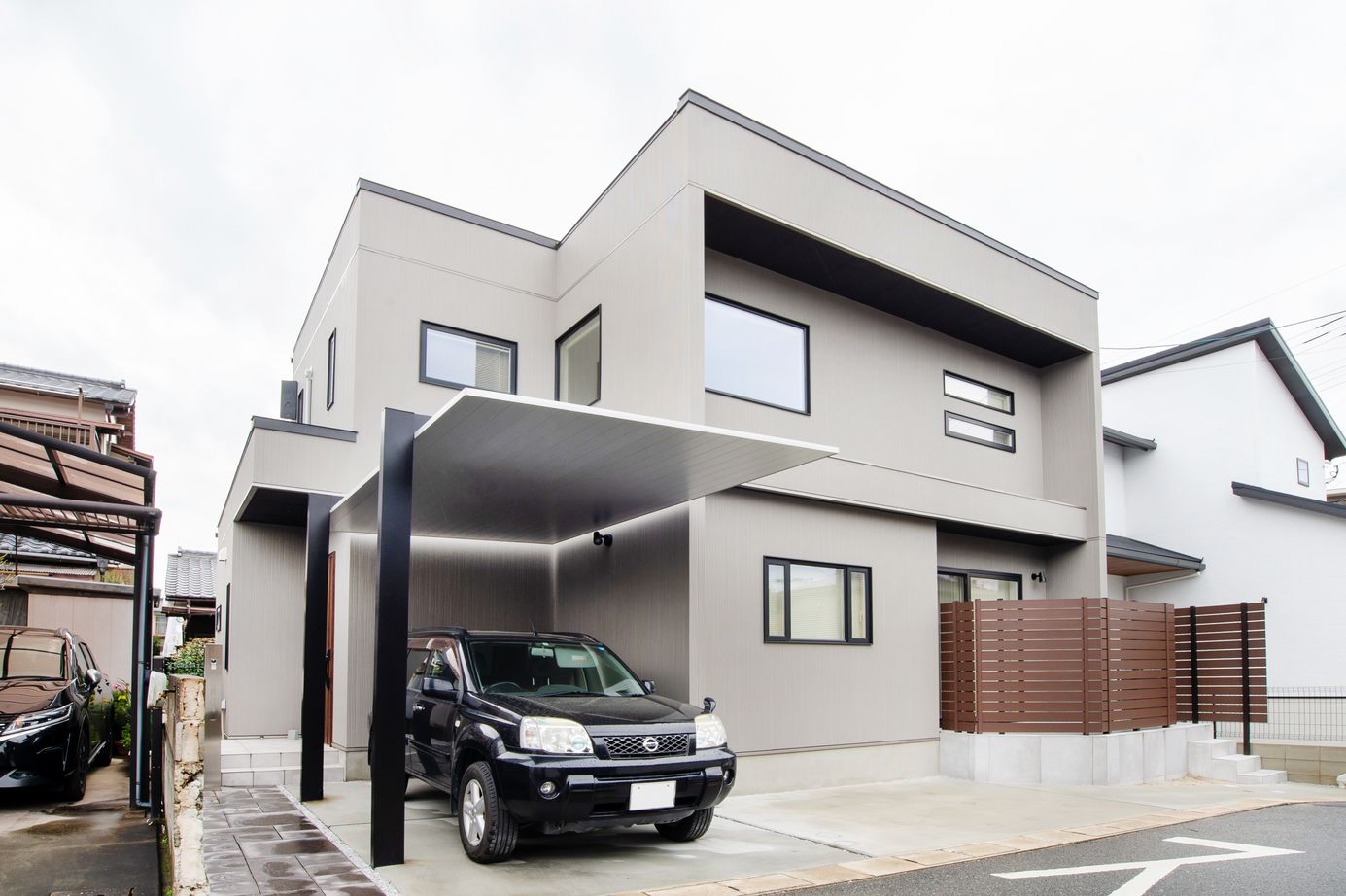 パナソニックビルダーズグループ　芙蓉ホーム 【2000万円台/突板フロア/2階建て/吹抜け/ファミクロ/アイランドキッチン/アイアン手摺/ランドリースペース】の建築実例画像1