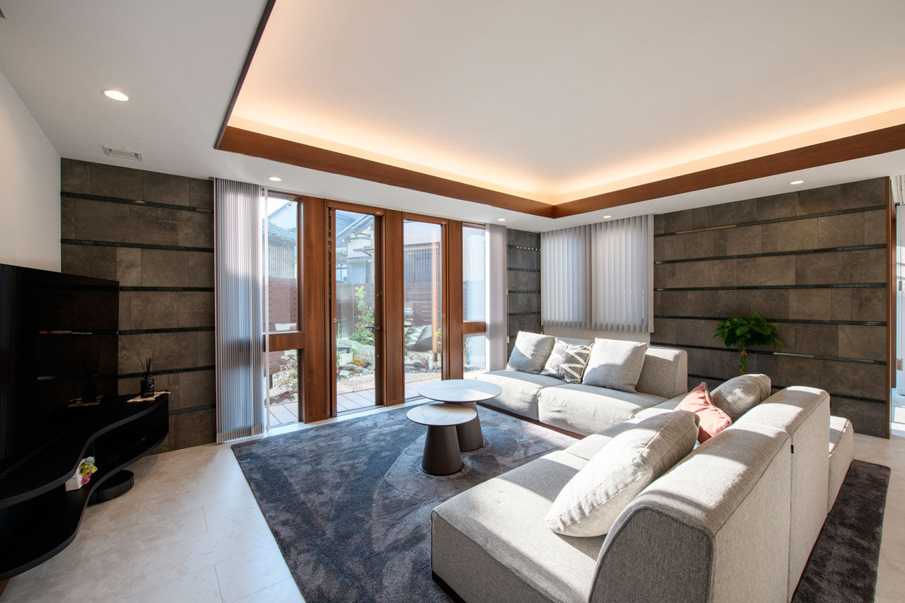 ロイヤルウッド 【62坪×螺旋階段×ガレージ｜間取り有】ご近所の噂になる外観。「サブ玄関で動線短縮。子育てがラクです」の建築実例画像3