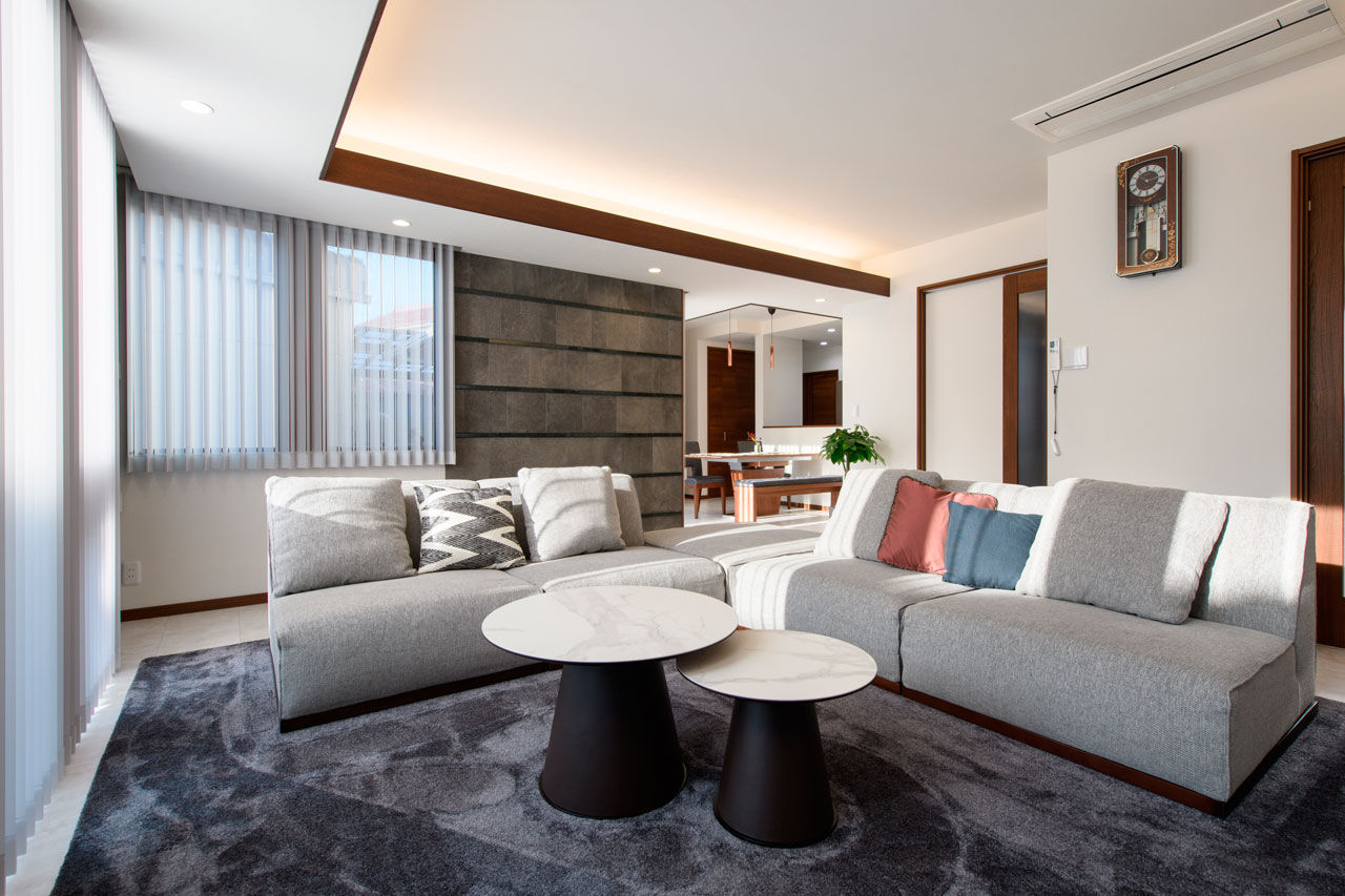 ロイヤルウッド 【62坪×螺旋階段×ガレージ｜間取り有】ご近所の噂になる外観。「サブ玄関で動線短縮。子育てがラクです」の建築実例画像4