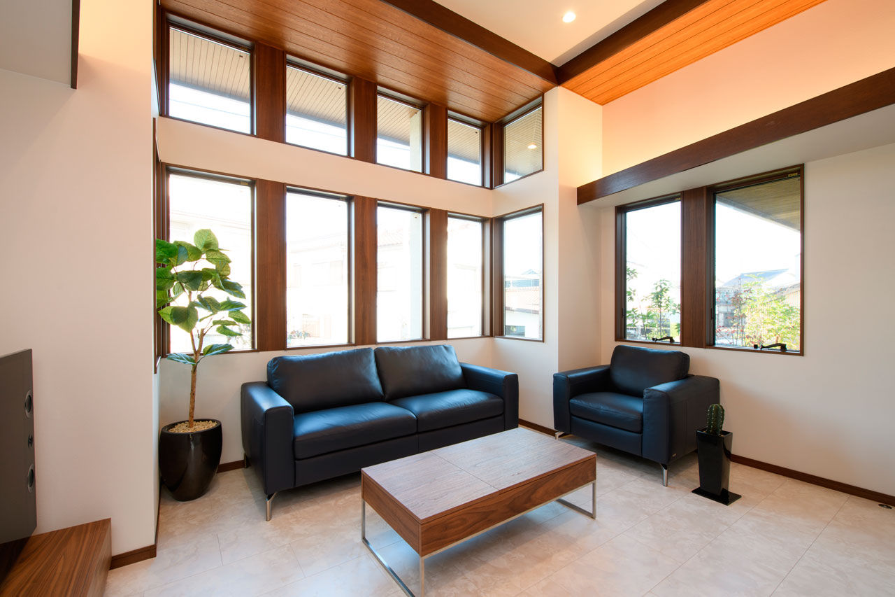 ロイヤルウッド 【62坪×螺旋階段×ガレージ｜間取り有】ご近所の噂になる外観。「サブ玄関で動線短縮。子育てがラクです」の建築実例画像7