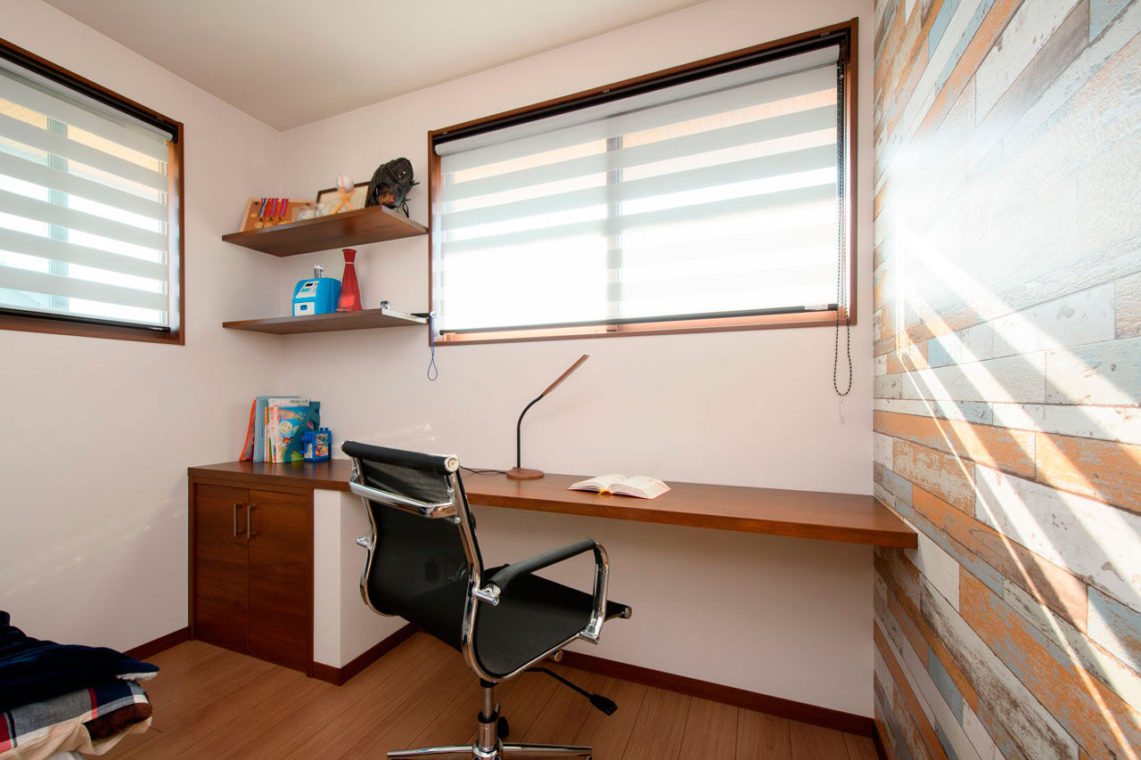 ロイヤルウッド 【62坪×螺旋階段×ガレージ｜間取り有】ご近所の噂になる外観。「サブ玄関で動線短縮。子育てがラクです」の建築実例画像8